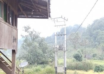 Tiang listrik PLn Bangko di Desa Pematang Pauh, Jangkat Timur/ (Foto: Nda/ampar)
