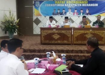 Pj Bupati Merangin Pim[in Rakor Antisiapasi Dampak Buruk Cuaca Saat Pemilu 2024/ (Foto: Teguh/Kominfo)