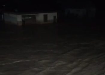 Kondisi Sungai Batang Merao Kabupaten Kerinci pukul 23.15 WIB, Kamis (11/1) malam. Foto: Alan/Ampar