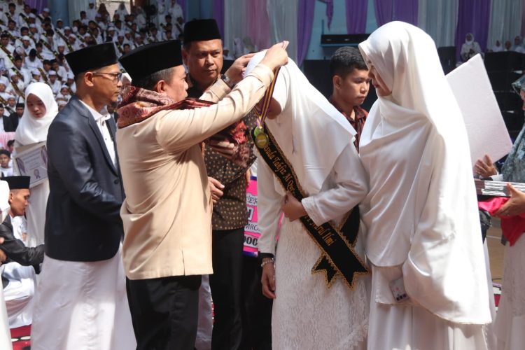 Gubernur Jambi Beri Hadiah Umroh Gratis Kepada 5 Guru dan Siswa Sekolah Islam Terpadu Nurul ‘Ilmi/ (foto: Ampar)