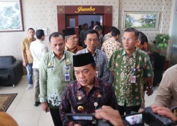 Gubernur Jambi Al Haris saat diwawancara media/ (Foto:aln/ampar)
