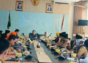 Komisi IV DPRD Provinsi Bengkulu, Selasa (23/1), memfasilitasi pertemuan antara Pegawai Tidak Tetap (PTT) non Guru dan Guru Tidak Tetap (GTT)/ (Foto: diky/ampar)