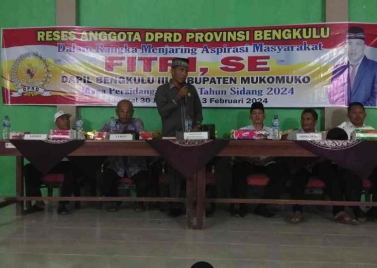 Reses, Anggota DPRD Provinsi Bengkulu Fitri, SE Tampung Aspirasi Masyarakat Desa Penarik/ (Foto: dky/ampar)