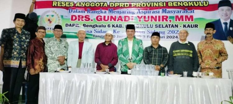 Anggota DPRD Gunadi Yunir Tampung Aspirasi Warga Desa Batulambang: Fasilitas Umum dan Pupuk Masih Jadi Problema/ (Foto: dky/ampar)