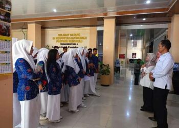 Dinas Perpustakaan dan Kearsipan Provinsi Bengkulu Terima Kunjungan Siswa SMAN 5 Kota Bengkulu/ (Foto: Dky/ampar)