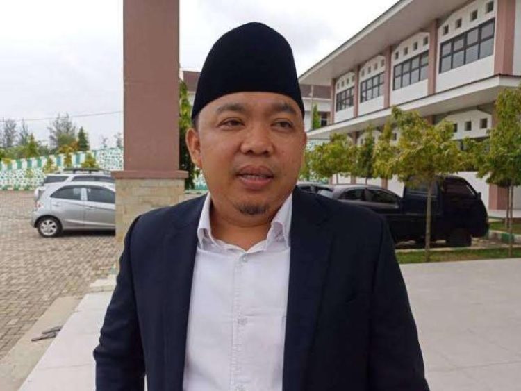 Ketua Komisi I DPRD Provinsi Bengkulu, Dempo Xler saat di wawancarai. (Foto: Dky/Ampar)