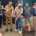 Pj Bupati Merangin Musnahkan Surat Suara Rusak dan Kelebihan Dibakar di Depan Gudang KPU/ (foto: Teguh)