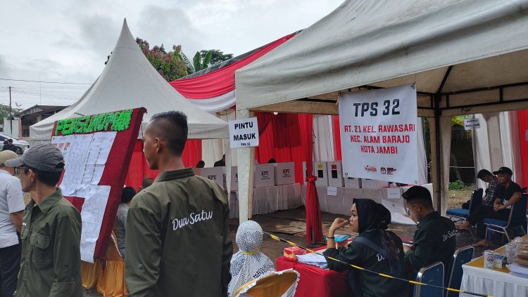 Suasana TPS 32 Tempat Al Haris Nyoblos / Foto: Ampar