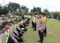 Wakapolda Jambi, Brigjen Pol. Edi Mardianto saat menegcek Kesiapan Personel Pengamanan TPS Pemilu 2024 di Polres Muaro Jambi, Jumat (2/2/2024) / (Foto: Humas Polda Jambi)