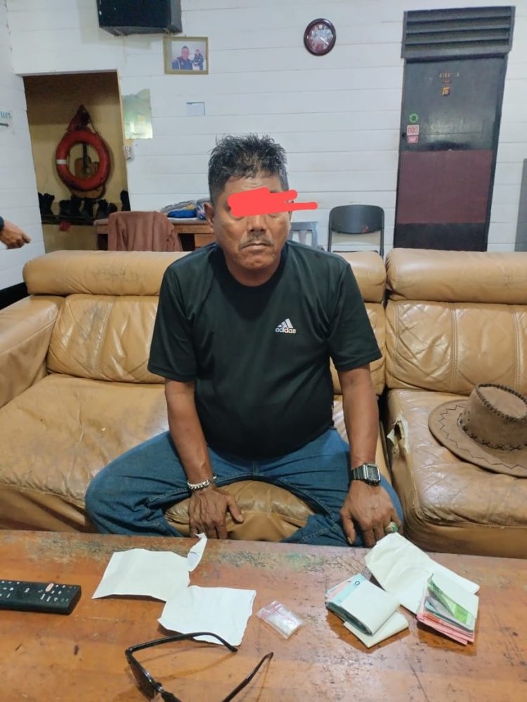Tsk Lesang (48) saat diamankan polisi/ (Foto: Mhd/ampar)