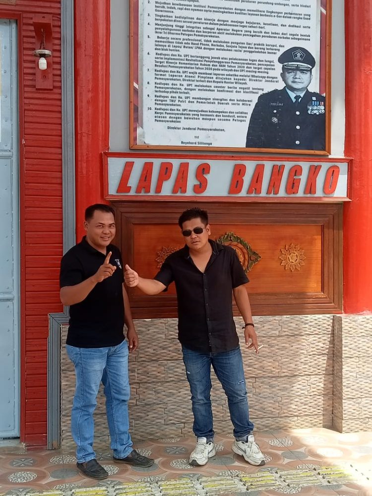 Caleg Nasdem Dapil IV Noprianto Kunjungi Narapidana Lapas Bangko (kanan)/ (Foto: Anton/ampar)