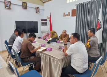 Rapat koordinasi dalam rangka penurunan alat peraga Kampanye (APK) peserta Pemilu tahun 2024/( Foto: Mhd/ampar)