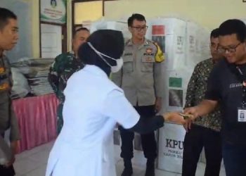 Pasca Pencoblosan, Polda Jambi Berikan Pelayanan Kesehatan bagi Petugas Pemilu 2024/ (foto: ampar)