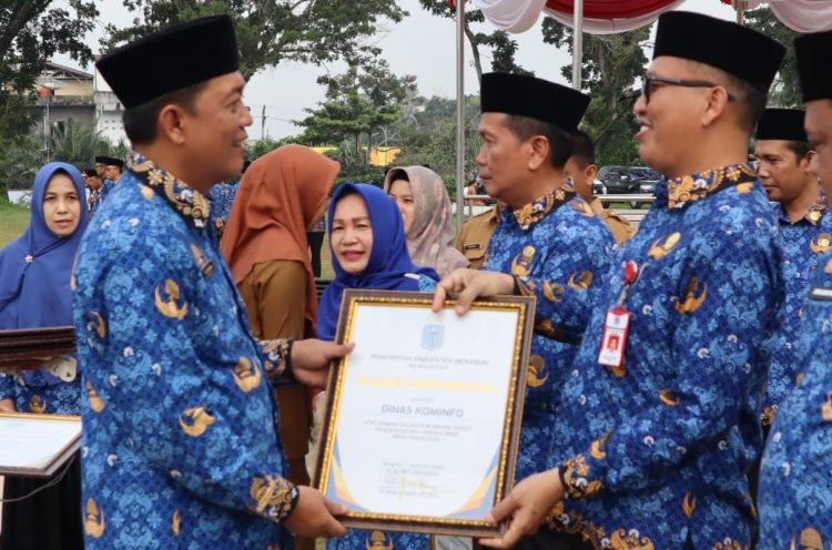 Kominfo Merangin Raih Penghargaan Pemungut Pajak Terbaik/ (foto: teguh)