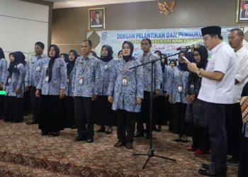 Pj Bupati Merangin Kukuhkan Pengurus DPC IPeKB Merangin/ (Foto: ton/ampar)