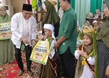 Sekda Merangin Apresiasi Wisuda Tahfidz Al Quran Vila At Rosyidun Nafi/ (foto: Teguh)