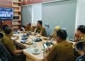 Pj Bupati Merangin H Mukti, usai mengikuti jalannya rakor pengendalian inflasi daerah bersama Kemendagri secara zoom meeting dari Ruang Merangin Planing Centre (MPC) Bappeda Merangin, Senin (26/2)/ (Foto: Teguh)