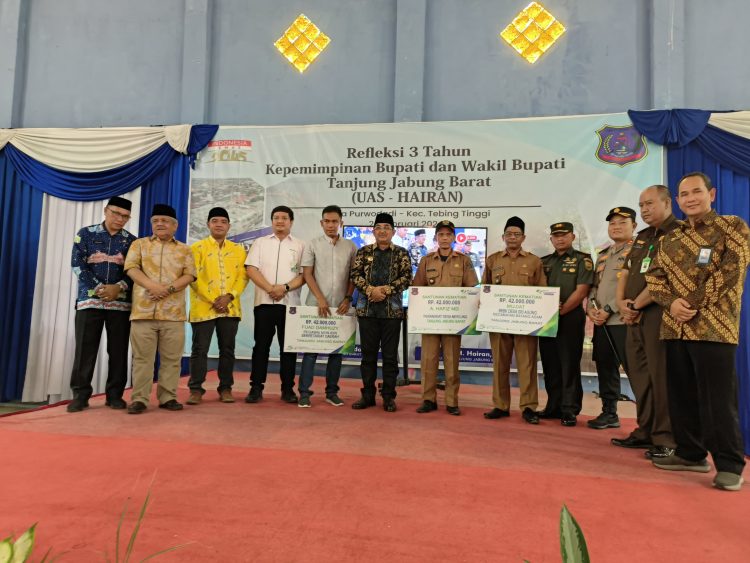 BPJS Ketenagakerjaan Jambi Salurkan Santunan di Refleksi 3 Tahun Kepemimpinan UAS – HAIRIN/ (foto: Tania)