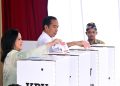 Presiden Jokowi dan Ibu Iriana Nyoblos di TPS 10 Gambir/ (Foto: Muchlis Jr - Biro Pers Sekretariat Presiden)