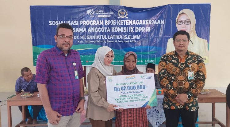 BPJS Ketenagakerjaan Cabang Jambi Bersama Anggota DPR RI Sosialisasikan Program BPU di Tanjab Barat/ (foto: Tanti)