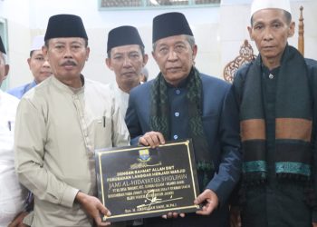 Wagub Jambi Resmikan Status Langgar Jami' Al Hidayatussholihin Desa Tangkit/ (Foto: nda/ampar)
