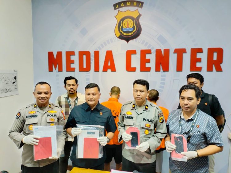 Warga Jambi Jadi Korban, Polda Jambi Ringkus Pelaku Penipuan yang Berselancar Dimedsos; Modus Penjualan Online/ Foto: Syah