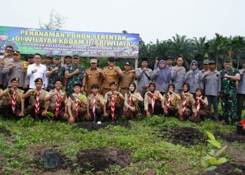 Wagub Robby Hadiri Penanaman Pohon Serentak Bersama Kodim 0419/Tanjab/ Foto: Min