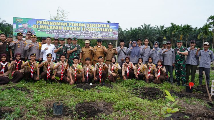 Wagub Robby Hadiri Penanaman Pohon Serentak Bersama Kodim 0419/Tanjab/ Foto: Min