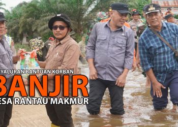 Sekda Sapril Salurkan Bantuan untuk Korban Banjir di Desa Rantau Makmur/ Foto: min