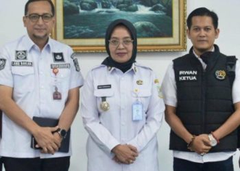 Ketua PWI Kota Jambi, bersama Pj  Walikota dan Kadis Kominfo/ Foto: syah