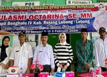 Anggota Dewan Perwakilan Rakyat Daerah (DPRD) Provinsi Bengkulu Zulasmi Octarina Gelar Reses di Desa Air Bening. (Foto: Dky/Ampar)