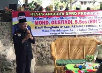 Anggota DPRD Provinsi Bengkulu, Mohd Gustiadi Tampung Aspirasi Masyarakat Desa Talang Ratu. (Foto: Dky/Ampar)