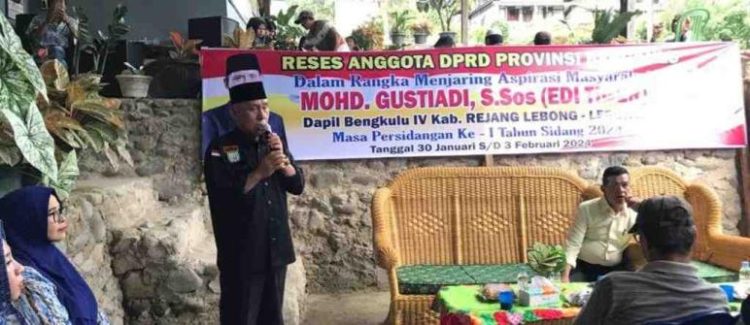 Anggota DPRD Provinsi Bengkulu, Mohd Gustiadi Tampung Aspirasi Masyarakat Desa Talang Ratu. (Foto: Dky/Ampar)