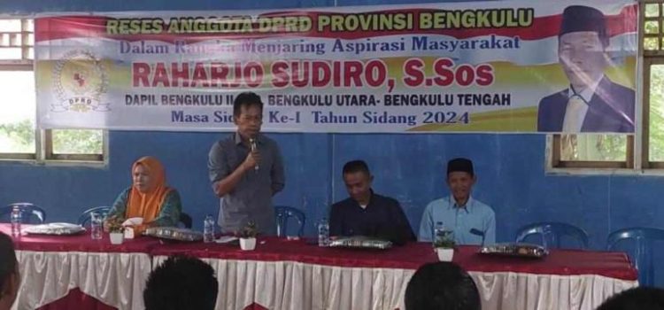Anggota DPRD Raharjo Sudiro Soroti Kelangkaan Pupuk, Harga Sembako, dan Persoalan Infrastruktur. (Foto: Dky/Ampar)