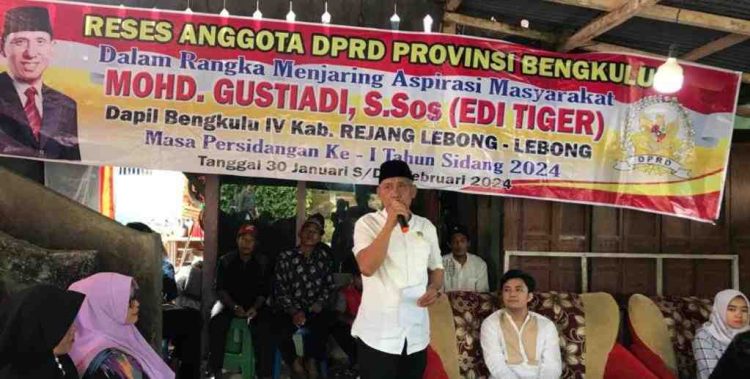 Anggota DPRD Anggota DPRD Provinsi Bengkulu Mohd Gustiadi Reses ke Desa Bioa Sengok. (Foto: Dky/Ampar)