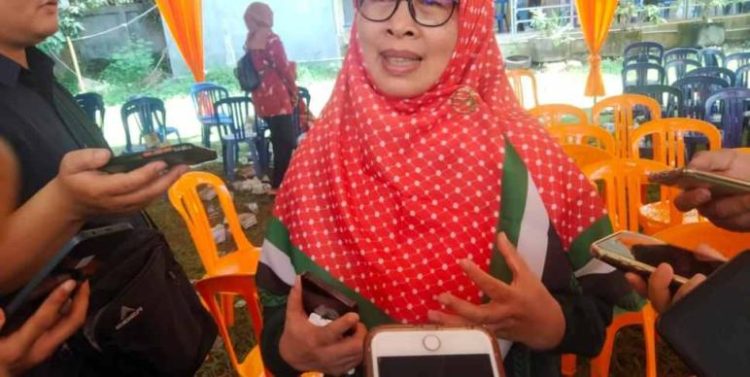 Anggota Dewan Sefty Yuslinah Tanggapi Keluhan Tentang Biaya Komite Pendidikan. (Foto: Dky/Ampar)