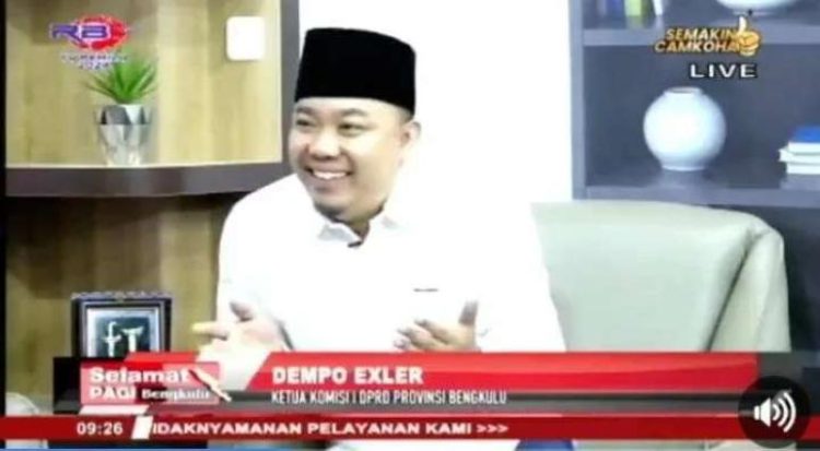 Ketua Komisi I Dempo Xler Apresiasi Kinerja Dukcapil Yang Sudah Mencapai Persentase 72%. (Foto: Dky/Ampar)