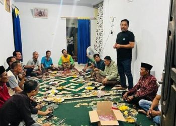Anggota DPRD Usin Sembiring Bicarakan Program dan Tampung Aspirasi di Kediaman Salah Satu Warga Bengkulu. (Foto: Dky/Ampar)