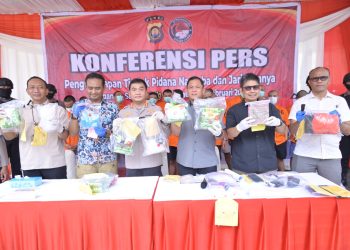 Polisi Ringkus 2 Pengedar Sabu dan Ekstasi saat Bersembunyi di Kos Exclusive/ (Foto: mhd/ampar)