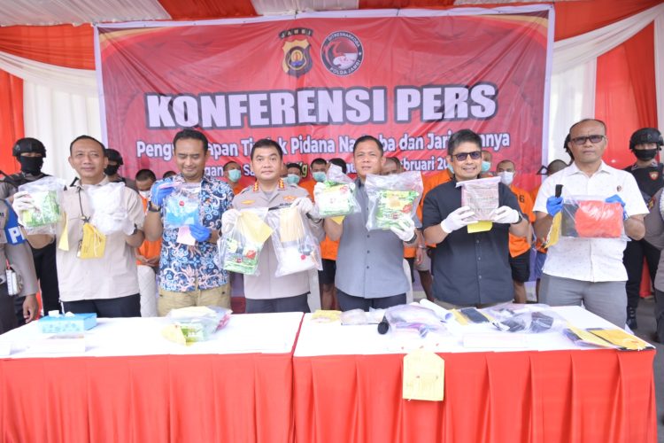 Polisi Ringkus 2 Pengedar Sabu dan Ekstasi saat Bersembunyi di Kos Exclusive/ (Foto: mhd/ampar)