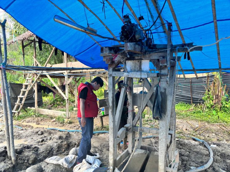 Polres Merangin saat merazia PETI di Desa Benteng, Kecamatan Sungai Manau, Kabupaten Merangin, Provinsi Jambi, Rabu (6/3/2024) sekitar pukul 13.00 WIB/ (Foto: mhd/ampar)