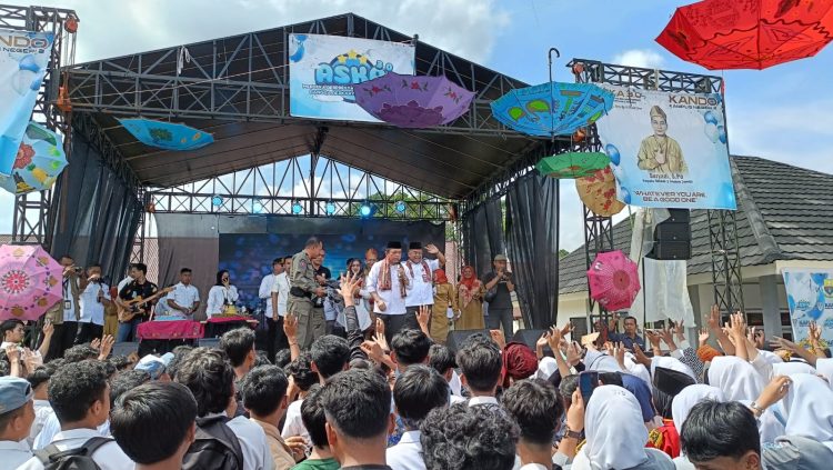 Gubernur Jambi Meriahkan Aska HUT ke-33 SMAN 2 Muarojambi/ Foto: Ampar