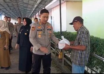 Polda Jambi Bagikan Nasi Kotak ke Panti Sosial Tresna Werdha Budi Luhur/ Foto: Mhd/ampar