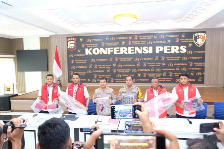 Konferensi pers yang berlangsung di Mapolda Jambi Sabtu 23/3/2024 - Foto: alamsyah