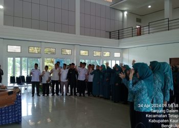 Ketua TP PKK Kabupaten Ely Azizti Lismidianto Lantik 6 Ketua TP PKK Kecamatan/ Foto: Dky-ampar