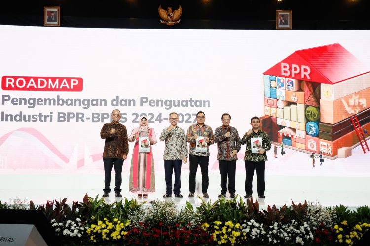 OJK Luncurkan Roadmap Pengembangan dan Penguatan Industri BPR dan BPRS 2024-2027/ Foto: humas -ojk