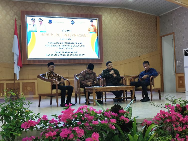 Peringati May Day 2024, BPJS Ketenagakerjaan Sosialisasi di Tanjab Barat  / Foto: Tanti