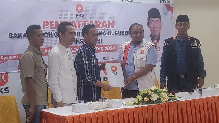Petahana Al Haris Ambil Formulir di PKS/ foto: ampar