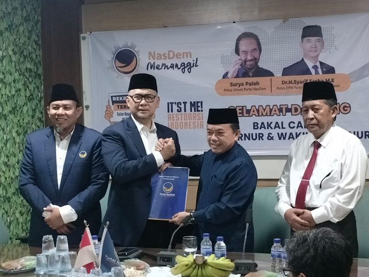 Al Haris dan Abdullah Sani mengembalikan formulir pendaftaran Penjaringan Bacagu Jambi ke DPW Nasdem Provinsi Jambi, Selasa (7/5/2024)