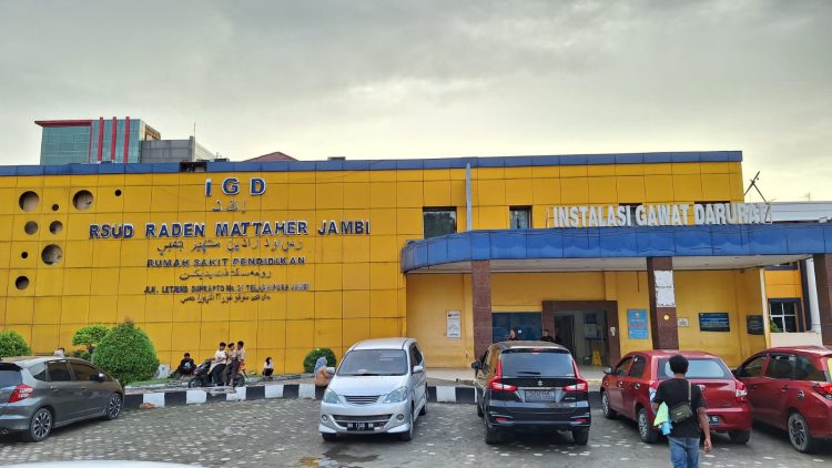 Rumah sakit plat merah RSUD Raden Mattaher Jambi (Foto: bahara)